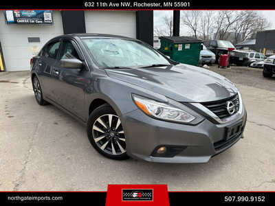 2017 Nissan Altima, $10995.00. Photo 1
