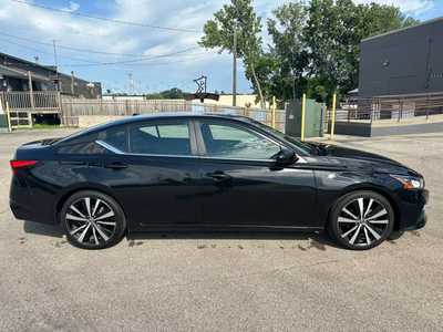 2022 Nissan Altima, $19495.00. Photo 2