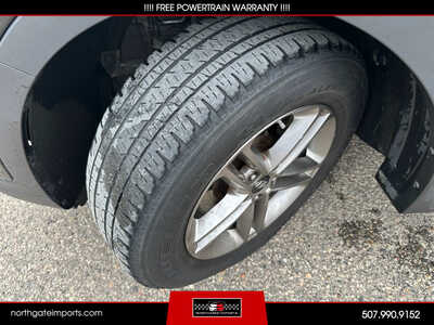 2017 Hyundai Santa Fe, $10495.00. Photo 11