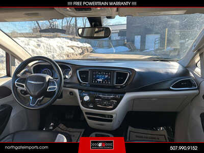 2019 Chrysler Pacifica, $11495.00. Photo 12
