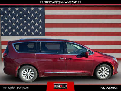 2019 Chrysler Pacifica, $11495.00. Photo 2