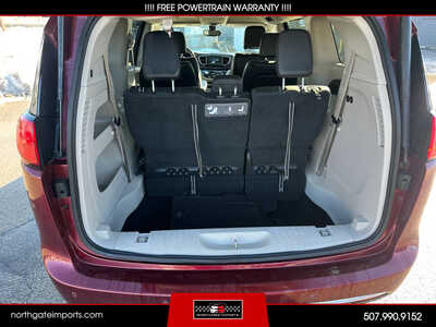 2019 Chrysler Pacifica, $11495.00. Photo 5