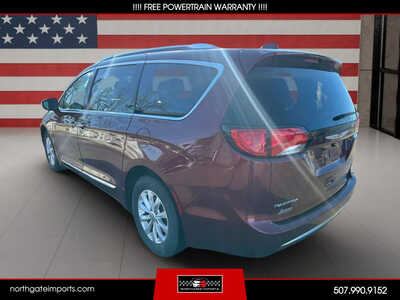 2019 Chrysler Pacifica, $11495.00. Photo 6