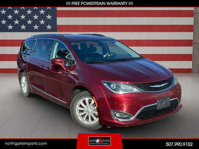 2019 Chrysler Pacifica, $11495.00. Photo 1