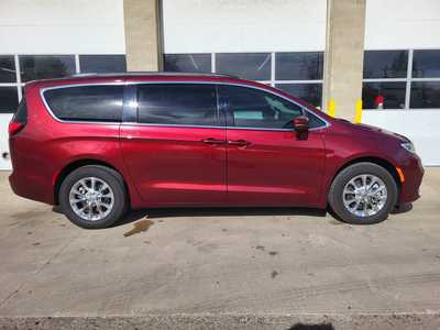 2022 Chrysler Pacifica, $36675. Photo 9