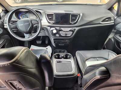 2020 Chrysler Pacifica, $14888. Photo 6
