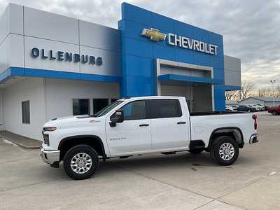 2025 Chevrolet 3500 Crew Cab, $58870. Photo 1