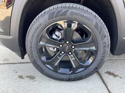 2025 Chevrolet Equinox, $37470. Photo 9