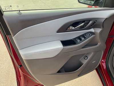 2021 Chevrolet Traverse, $32995. Photo 11
