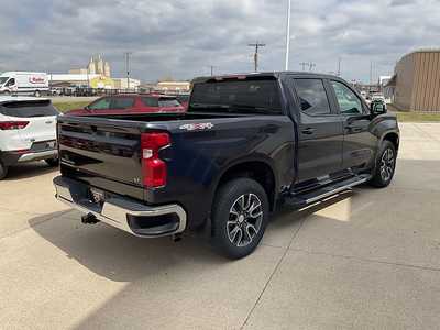 2022 Chevrolet 1500 Crew Cab, $35495. Photo 6