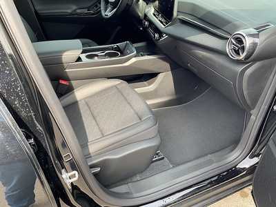 2025 Chevrolet Equinox, $35040. Photo 11
