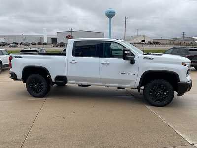 2025 Chevrolet 2500 Crew Cab, $73485. Photo 5