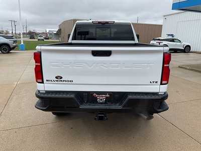 2025 Chevrolet 2500 Crew Cab, $73485. Photo 7