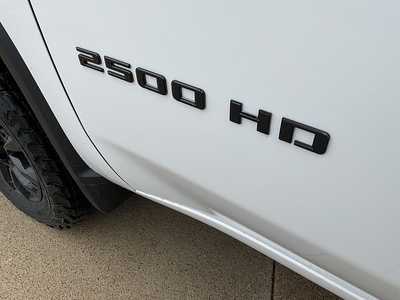 2025 Chevrolet 2500 Crew Cab, $73485. Photo 9