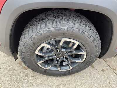 2025 Chevrolet Equinox, $40370. Photo 11