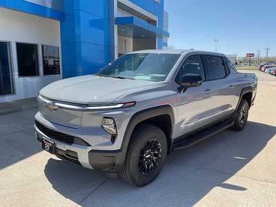 2025 Chevrolet 1500 Crew Cab, $75195. Photo 2