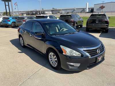 2015 Nissan Altima, $8495. Photo 4