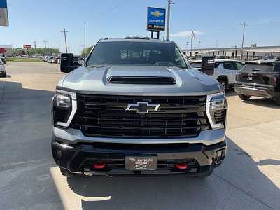 2025 Chevrolet 2500 Crew Cab, $0. Photo 3