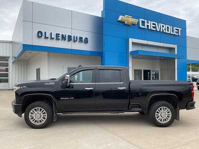 2022 Chevrolet 3500 Crew Cab, $51995. Photo 1