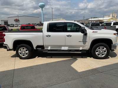 2022 Chevrolet 2500 Crew Cab, $57995. Photo 5