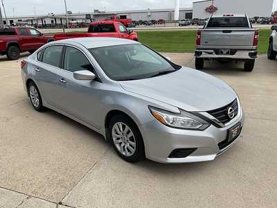 2016 Nissan Altima, $7495. Photo 4