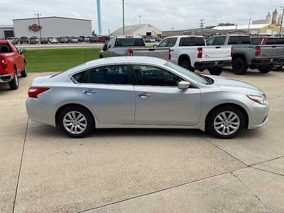 2016 Nissan Altima, $7495. Photo 5