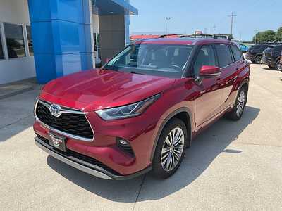 2021 Toyota Highlander, $38995. Photo 2