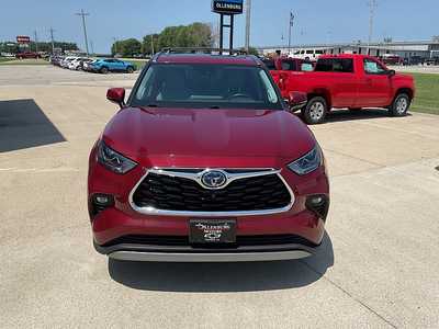 2021 Toyota Highlander, $38995. Photo 3