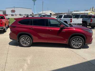 2021 Toyota Highlander, $38995. Photo 5