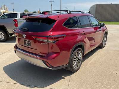 2021 Toyota Highlander, $38995. Photo 6