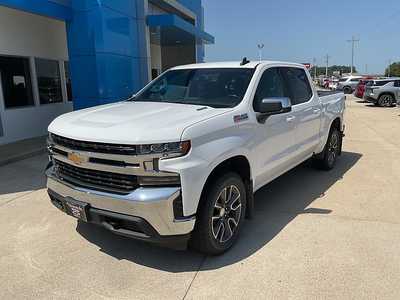 2021 Chevrolet 1500 Crew Cab, $32995. Photo 2