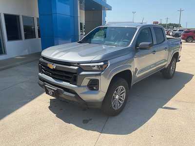 2025 Chevrolet Colorado Crew Cab, $44935. Photo 2