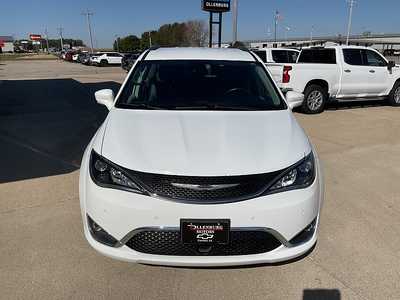 2019 Chrysler Pacifica, $18995. Photo 3