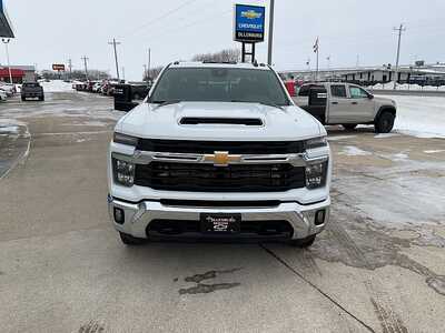 2024 Chevrolet 3500 Crew Cab, $55995. Photo 3