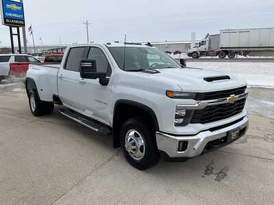 2024 Chevrolet 3500 Crew Cab, $55995. Photo 5