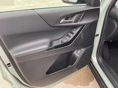 2026 Chevrolet Equinox, $36385. Photo 9