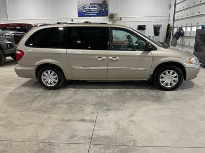 2006 Chrysler Town & Country, $4995. Photo 4