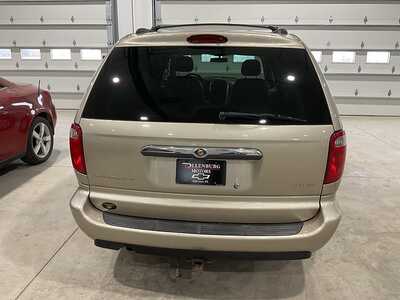 2006 Chrysler Town & Country, $4995. Photo 6