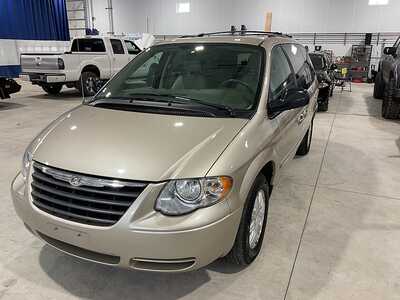 2006 Chrysler Town & Country, $4995. Photo 8
