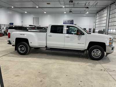 2017 Chevrolet Silverado 3500, $20995. Photo 5