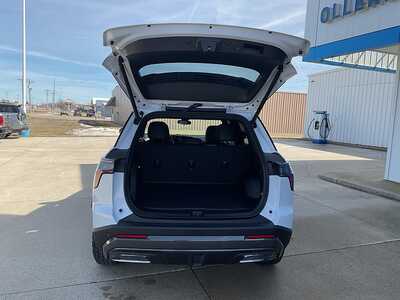 2026 Chevrolet Equinox, $41360. Photo 9