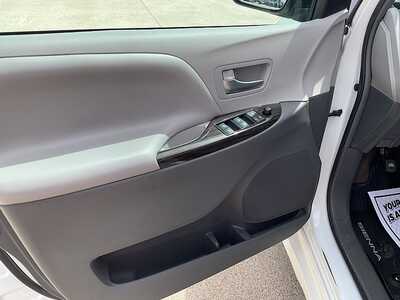 2018 Toyota Sienna, $24495. Photo 10