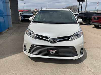2018 Toyota Sienna, $24495. Photo 3
