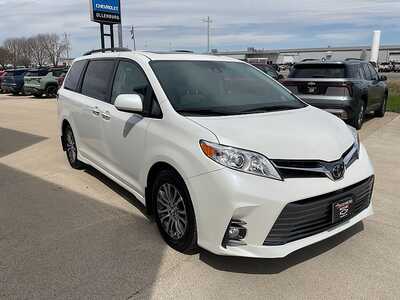 2018 Toyota Sienna, $24495. Photo 4