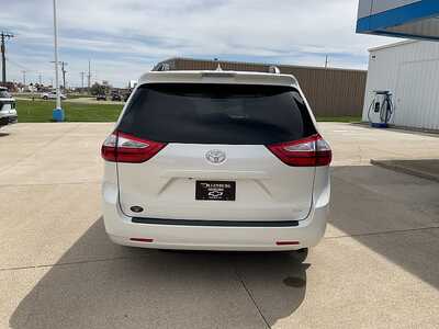 2018 Toyota Sienna, $24495. Photo 7