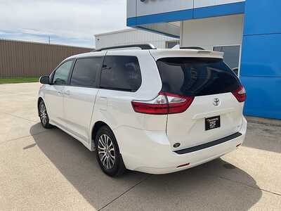 2018 Toyota Sienna, $24495. Photo 8
