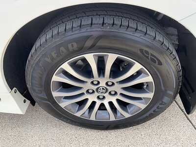 2018 Toyota Sienna, $24495. Photo 9