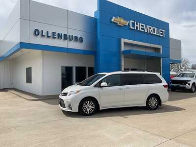 2018 Toyota Sienna, $24495. Photo 1