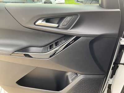 2026 Chevrolet Equinox, $35790. Photo 11
