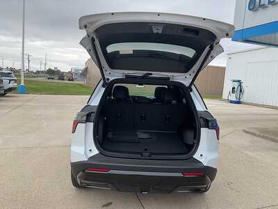 2026 Chevrolet Equinox, $41980. Photo 9